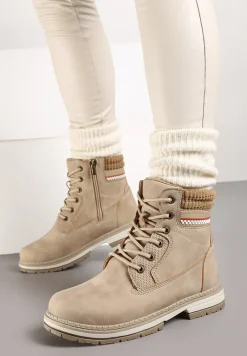 Ciemnobeżowe Sznurowane Trapery na Płaskiej Podeszwie Ozdobione Tłoczeniem Brenneth