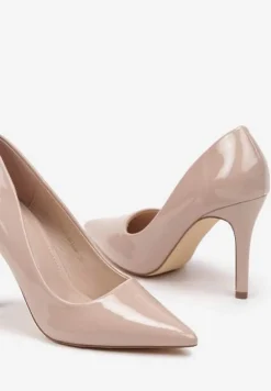 Ciemnobeżowe Szpilki Lakierowane w Klasycznym Stylu Rotina