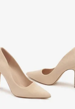 Ciemnobeżowe Szpilki w Klasycznym Stylu Mevalor