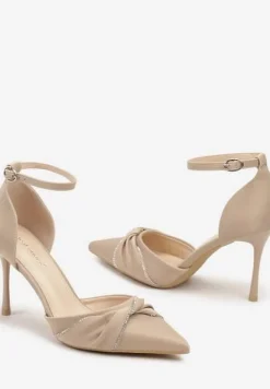 Ciemnobeżowe Szpilki ze Szpiczastym Noskiem Zdobionym Marszczeniem Zapinane na Klamerkę Zivinita