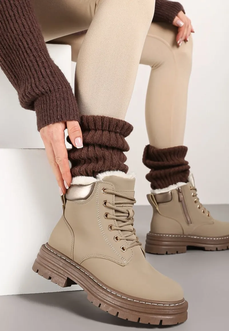 Ciemnobeżowe Traperki na Tłoczonej Podeszwie Ocieplane Futrem Toriga