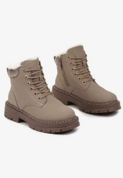 Ciemnobeżowe Traperki na Tłoczonej Podeszwie Ocieplane Futrem Toriga