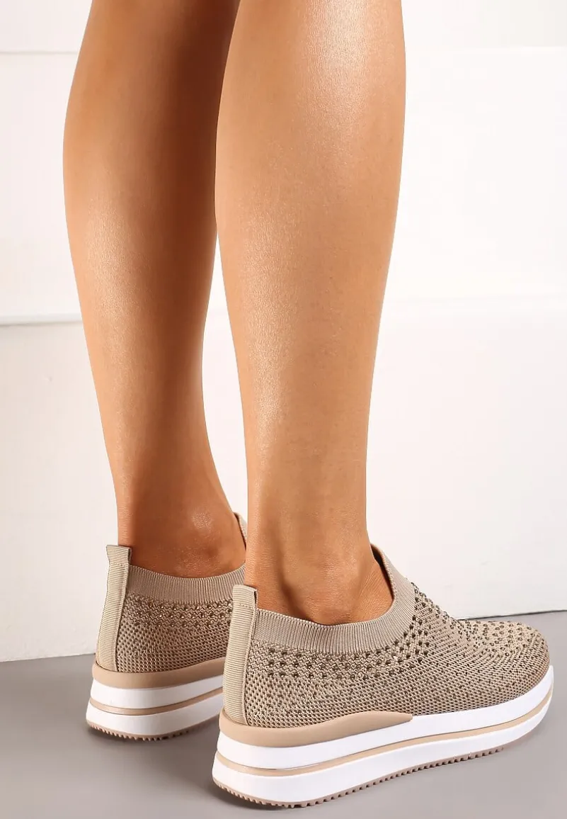 Ciemnobeżowe Wsuwane Buty Sportowe Ozdobione Cyrkoniami na Płaskiej Podeszwie Ustetellia