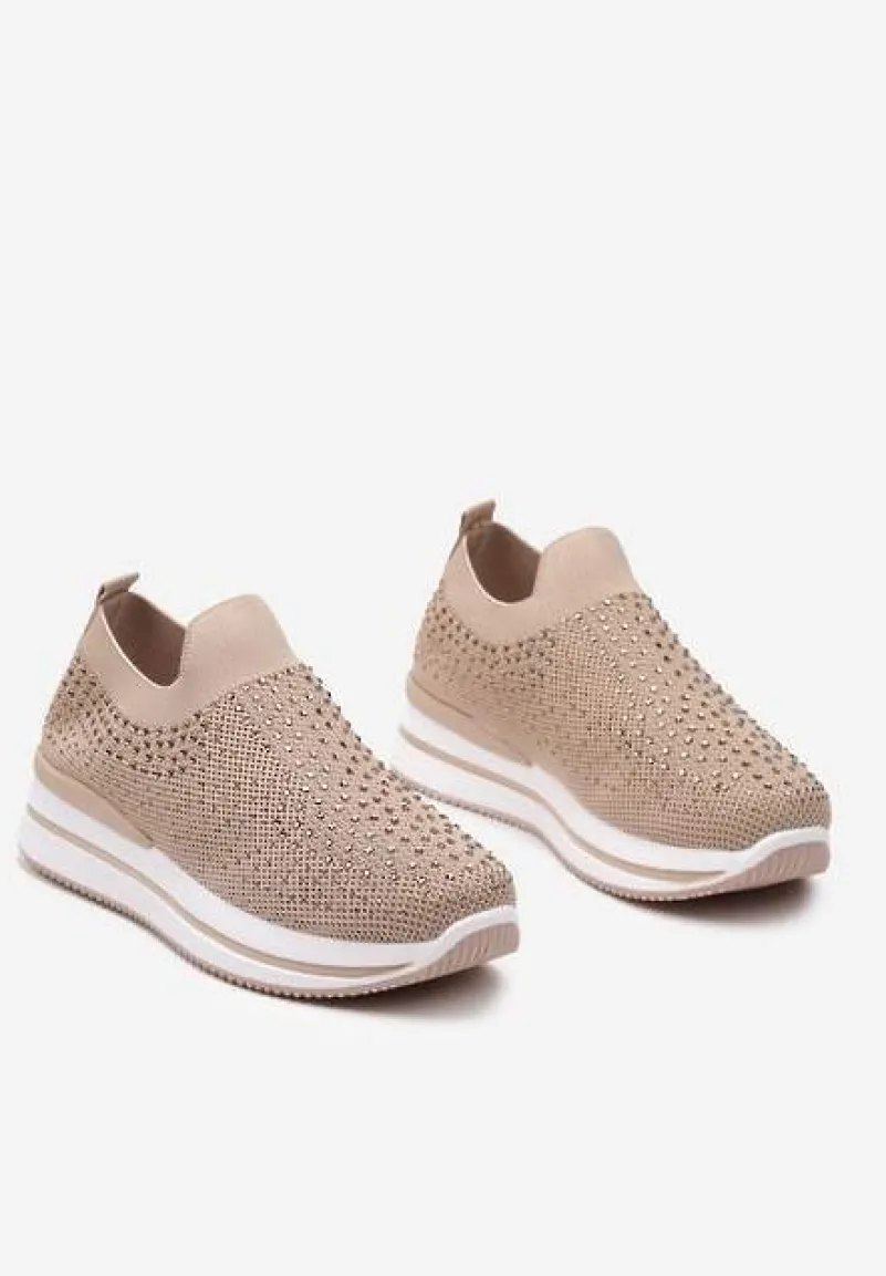 Ciemnobeżowe Wsuwane Buty Sportowe Ozdobione Cyrkoniami na Płaskiej Podeszwie Ustetellia