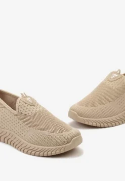 Ciemnobeżowe Wsuwane Buty Sportowe przed Kostkę z Materiałową Cholewką Dasrica