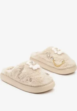 Ciemnobeżowe Wsuwane Kapcie z Futerkiem Ozdobione Metalowymi Aplikacjami Reandwenna