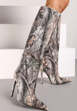 Ciemnobeżowe Wsuwane Kozaki na Obcasie Typu Szpilka z Noskiem w Szpic i Cyrkoniowym Detalem Hanilaya