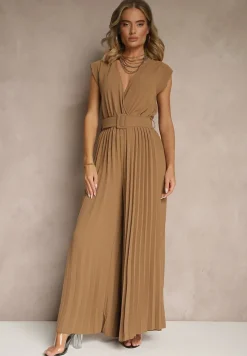 Ciemnobeżowy Kopertowy Kombinezon Wide Leg Zdobiony Plisami i Paskiem z Klamrą Salirella