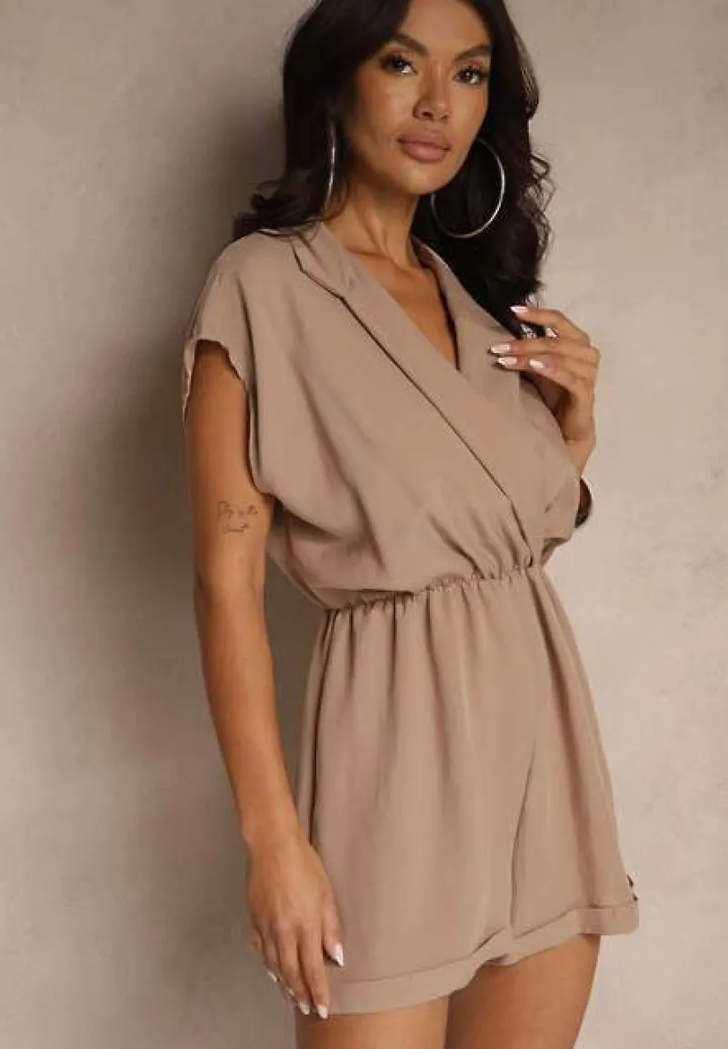 Ciemnobeżowy Krótki Kombinezon z Kopertowym Dekoltem z Wiskozy Ariamia