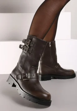 Ciemnobrązowe Botki Bikery na Płaskiej Podeszwie z Ozdobnymi Klamrami Lenithia