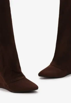 Ciemnobrązowe Kozaki przed Kolano na Koturnie ze Szpiczastym Noskiem Tarbina