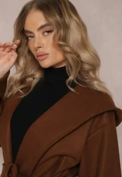 Ciemnobrązowy Płaszcz z Kapturem Wiązany w Pasie Kalni