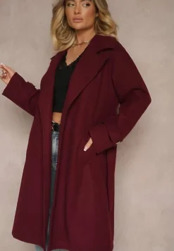 Ciemnofioletowy Długi Płaszcz Wiązany w Talii Materiałowym Paskiem z Ozodobnymi Guzikami na Rękawach Thakore