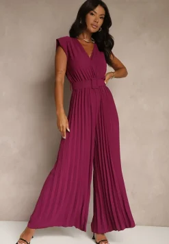 Ciemnofioletowy Kopertowy Kombinezon Wide Leg Zdobiony Plisami i Paskiem z Klamrą Salirella