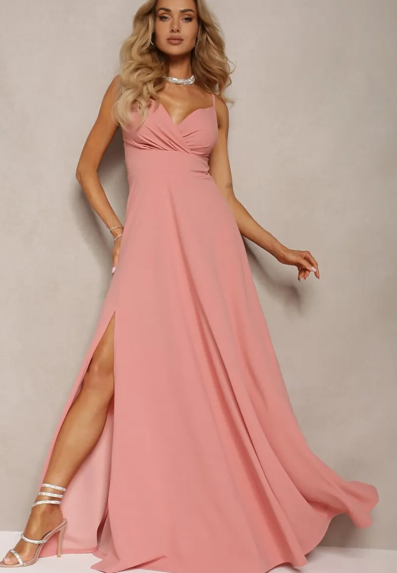 Ciemnoróżowa Elegancka Sukienka o Rozkloszowanym Kroju z Rozcięciem na Ramiączkach z Kopertowym Dekoltem Winelia