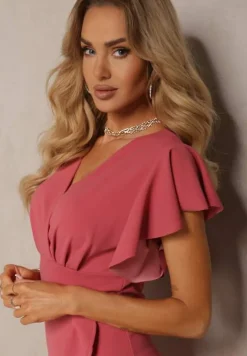 Ciemnoróżowa Kopertowa Sukienka z Trójkątnym Dekoltem i Falbankami Holana