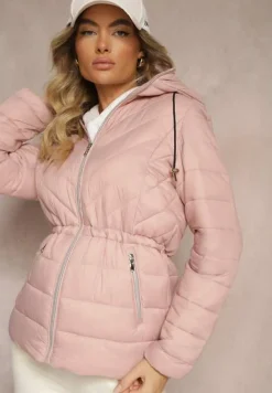 Ciemnoróżowa Kurtka z Kapturem Ozdobiona Pikowaniem i Sznurkami Zaimara