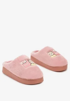 Ciemnoróżowe Futrzane Kapcie Vices na Platformie Ozdobione Naszywką Deofra