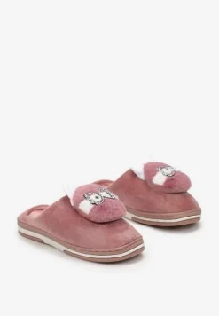 Ciemnoróżowe Futrzane Kapcie z Ozdobną Naszywką Oklonna