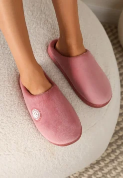 Ciemnoróżowe Kapcie na Płaskiej Podeszwie Ozdobione Futerkiem w Stylu Baranka Mairelle