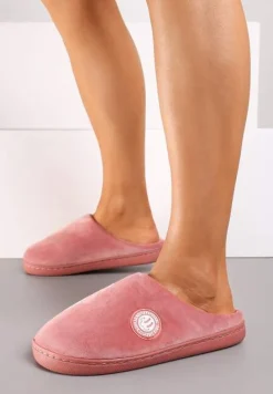 Ciemnoróżowe Kapcie na Płaskiej Podeszwie Ozdobione Futerkiem w Stylu Baranka Mairelle