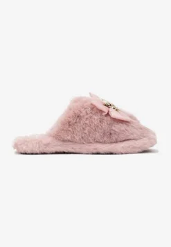 Ciemnoróżowe Kapcie z Futerkiem Zdobione Kokardą z Metalowymi Aplikacjami Filora