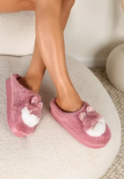 Ciemnoróżowe Płaskie Kapcie z Aplikacją 3D w Kształcie Króliczka Munere