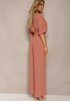 Ciemnoróżowy Kombinezon o Kopertowym Fasonie z Szerokim Luźnym Dołem i Kieszeniami Octoni