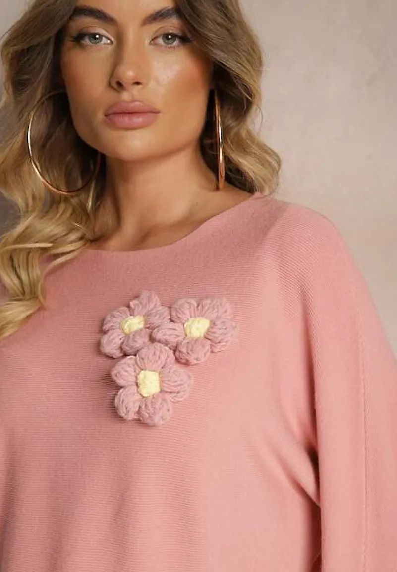 Ciemnoróżowy Nietoperzowy Sweter z Wiskozą Zdobiony Aplikacją w Kształcie Kwiatów Evasinae