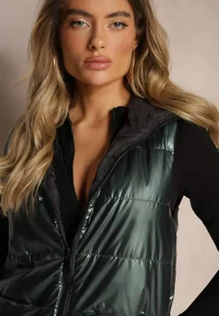 Ciemnozielona Długa Kamizelka z Naszywką i Kapturem Wykończona Napami Nevellitae