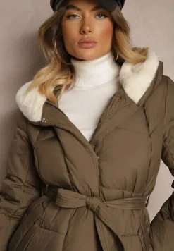 Ciemnozielona Długa Kurtka Pikowana z Kapturem Wiązana w Pasie Neanethra