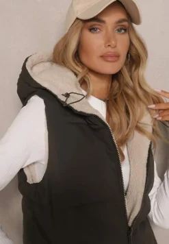 Ciemnozielona Dwustronna Kamizelka z Barankowym Futerkiem i Pikowanymi Przeszyciami z Kapturem Lertitana