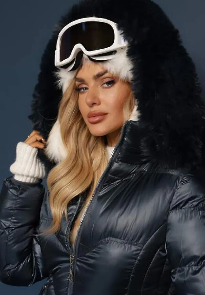 Ciemnozielona Kurtka Płaszcz z Ozdobnym Pikowaniem z Kapturem z Futerkiem i Marszczeniami Larian