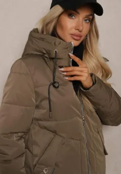 Ciemnozielona Kurtka z Pikowaniem o Prostym Fasonie z Kapturem Kieszeniami i Ozdobnym Suwakiem Mirimae