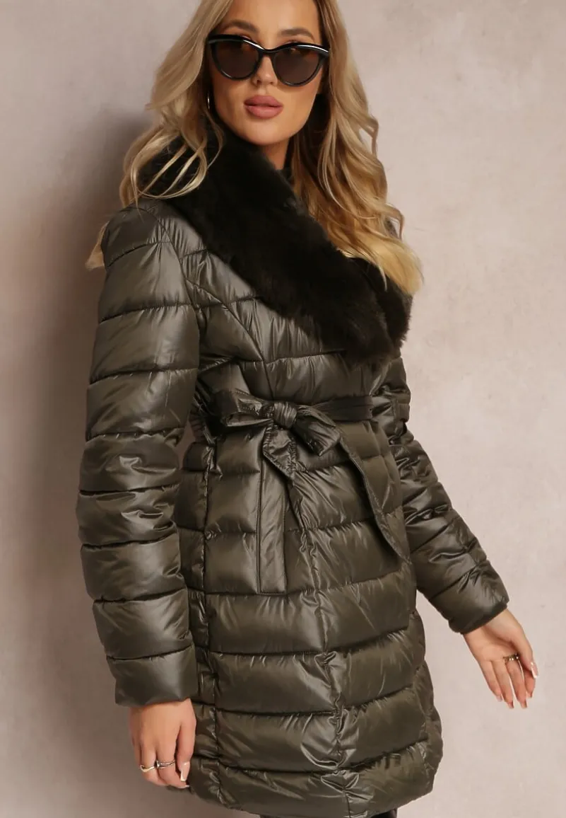 Ciemnozielona Pikowana Kurtka z Wiązanym Paskiem i Kołnierzem z Futerka Avrissa