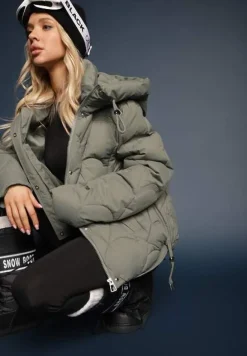 Ciemnozielona Pudełkowa Kurtka Zdobiona Pikowanymi Przeszyciami z Kapturem i Ściągaczami Ziasha