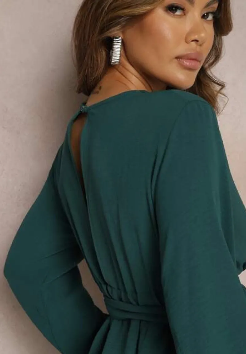 Ciemnozielona Rozkloszowana Sukienka Kombinezon z Kopertowym Dekoltem i Falbanką Vomitta