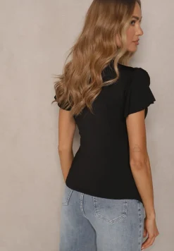 Czarna Asymetryczna Bluzka z Wiskozą Zdobiona Marszczeniem i Kwiatową Broszką Hirbia