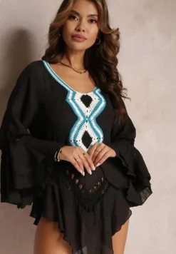 Czarna Asymetryczna Narzutka z Ażurowymi Wstawkami i Falbankami Hirisa