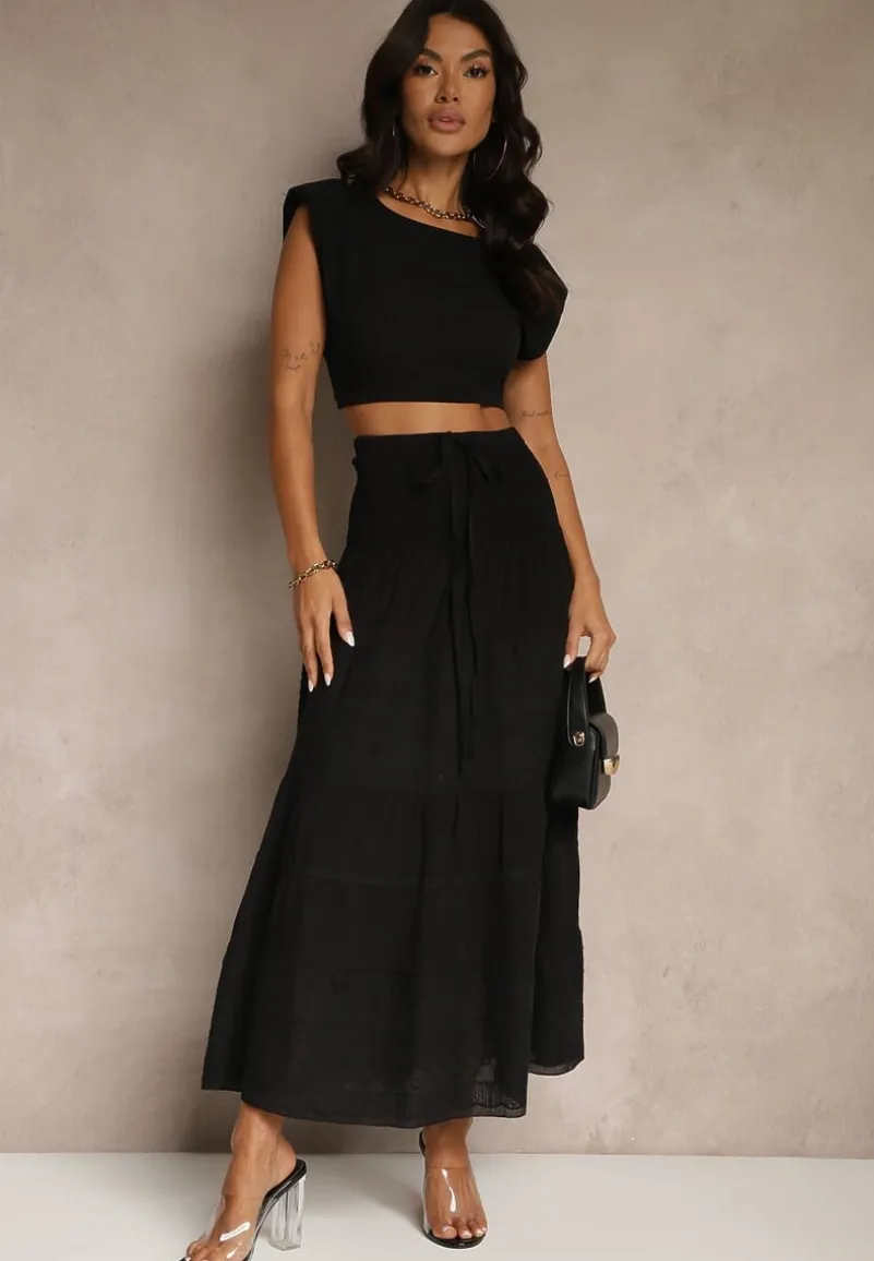 Czarna Bawełniana Spódnica o Rozkloszowanym Kroju Zdobiona Haftem Koladea