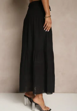 Czarna Bawełniana Spódnica o Rozkloszowanym Kroju Zdobiona Haftem Koladea