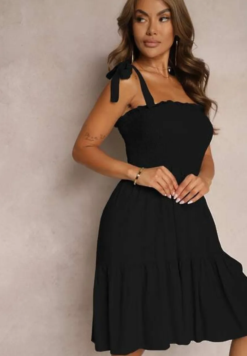 Czarna Bawełniana Sukienka na Ramiączkach z Gumką w Pasie o Rozkloszowanym Kroju Holfea