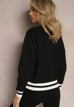 Czarna Bluza o Klasycznym Fasonie z Ozdobną Aplikacją Ewene