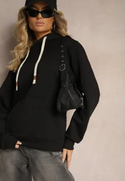 Czarna Bluza z Dodatkiem Bawełny i Kapturem Ozdobiona Kangurową Kieszenią i Ściągaczami Qadela