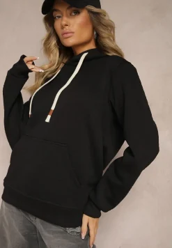Czarna Bluza z Dodatkiem Bawełny i Kapturem Ozdobiona Kangurową Kieszenią i Ściągaczami Qadela