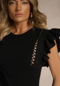 Czarna Bluzka Ozdobiona Ażurowym Motywem i Falbanami Izovira