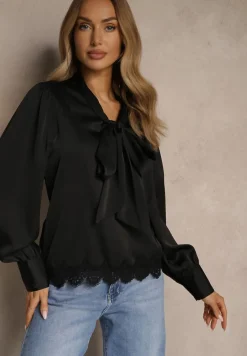 Czarna Bluzka Wiązana Przy Dekolcie z Ażurową Koronką na Dole Haliritia