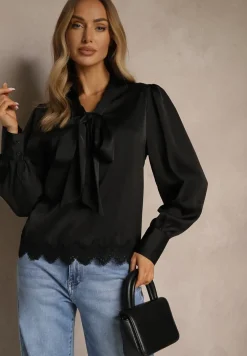 Czarna Bluzka Wiązana Przy Dekolcie z Ażurową Koronką na Dole Haliritia