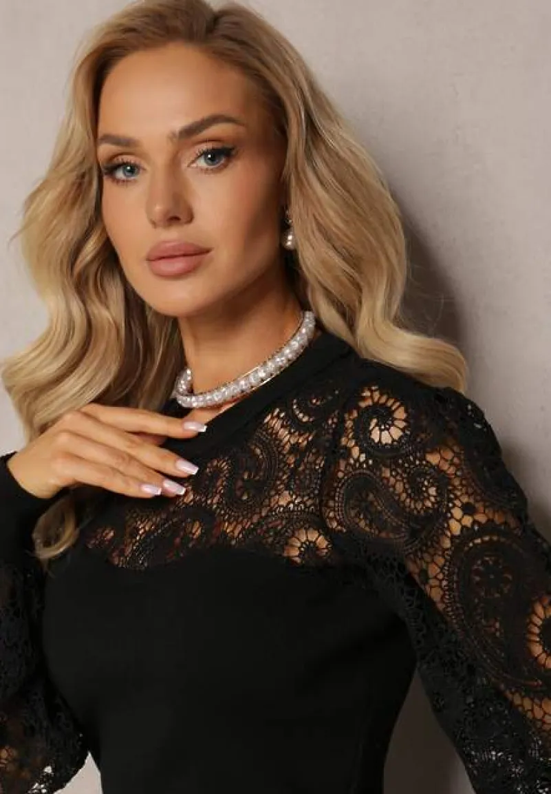 Czarna Bluzka z Koronkowymi Rękawami i Dekoltem Crasve