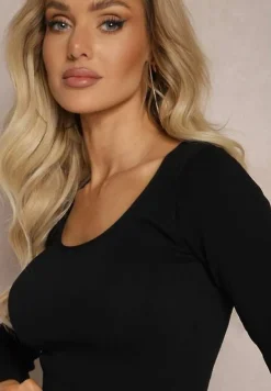 Czarna Dopasowana Bluzka w Prążki o Krótkim Kroju Elowenia